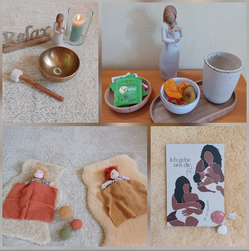 Klangschale, Kerze und Tee auf einem Tablett, Puppen auf Lammfellen